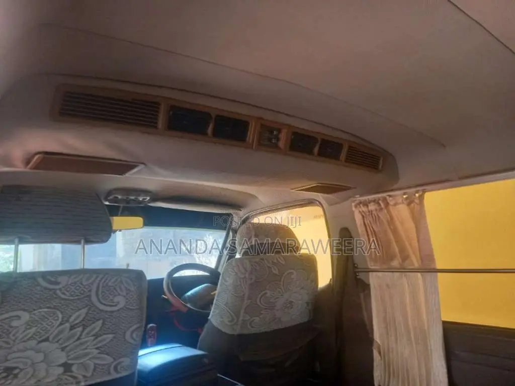 Toyota Dolphin 1994 Van (Used)