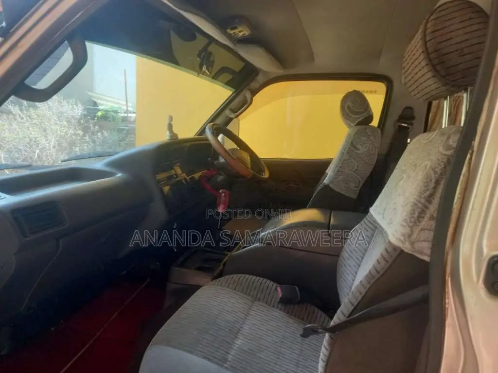 Toyota Dolphin 1994 Van (Used)