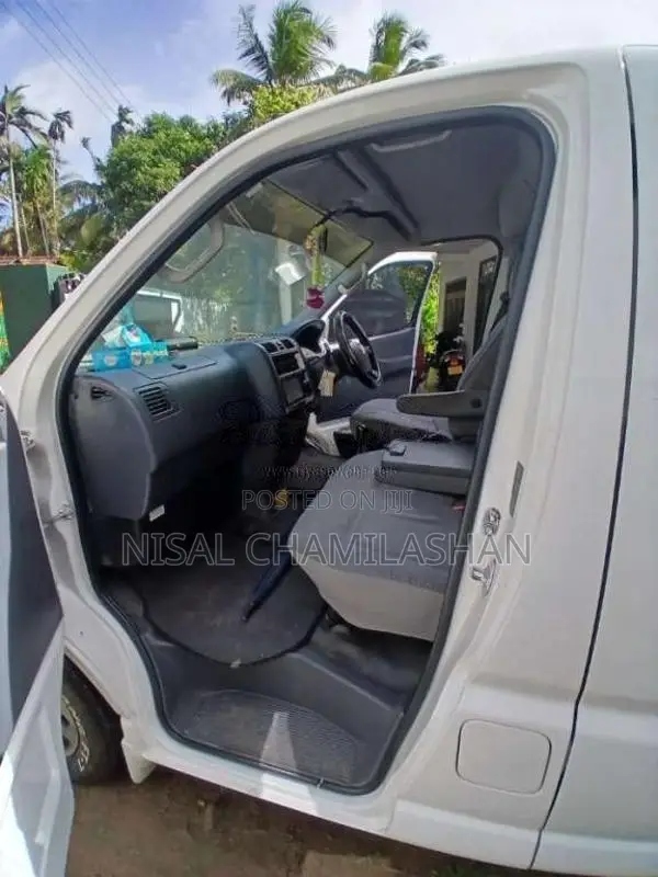 Toyota Granvia 2007 Van (Used)