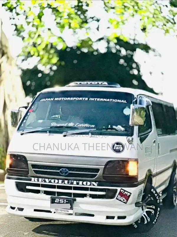 Toyota Dolphin 1992 Van (Used)