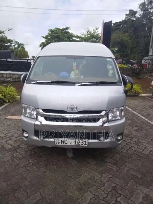 Toyota KDH 2010 Van (Used)