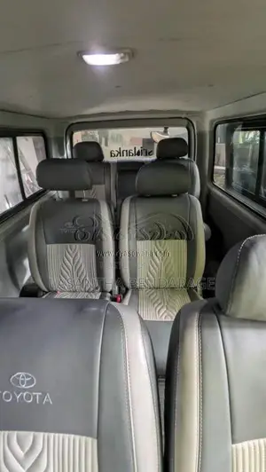 Toyota HIACE 2011 Van (Used)