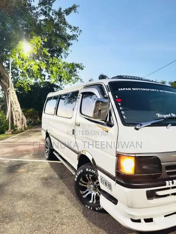 Toyota Dolphin 1992 Van (Used)