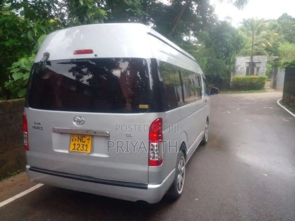 Toyota KDH 2010 Van (Used)