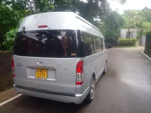 Toyota KDH 2010 Van (Used)