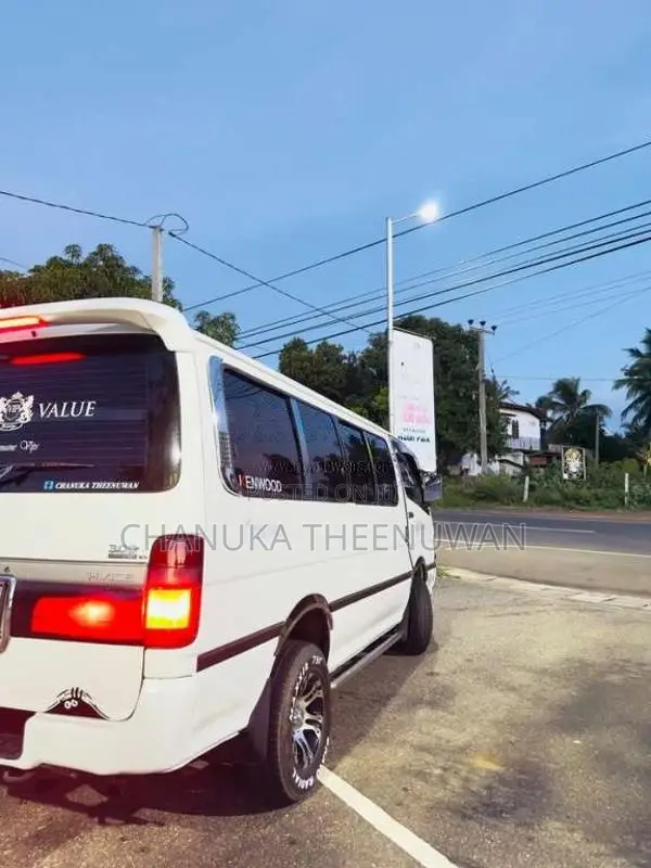 Toyota Dolphin 1992 Van (Used)