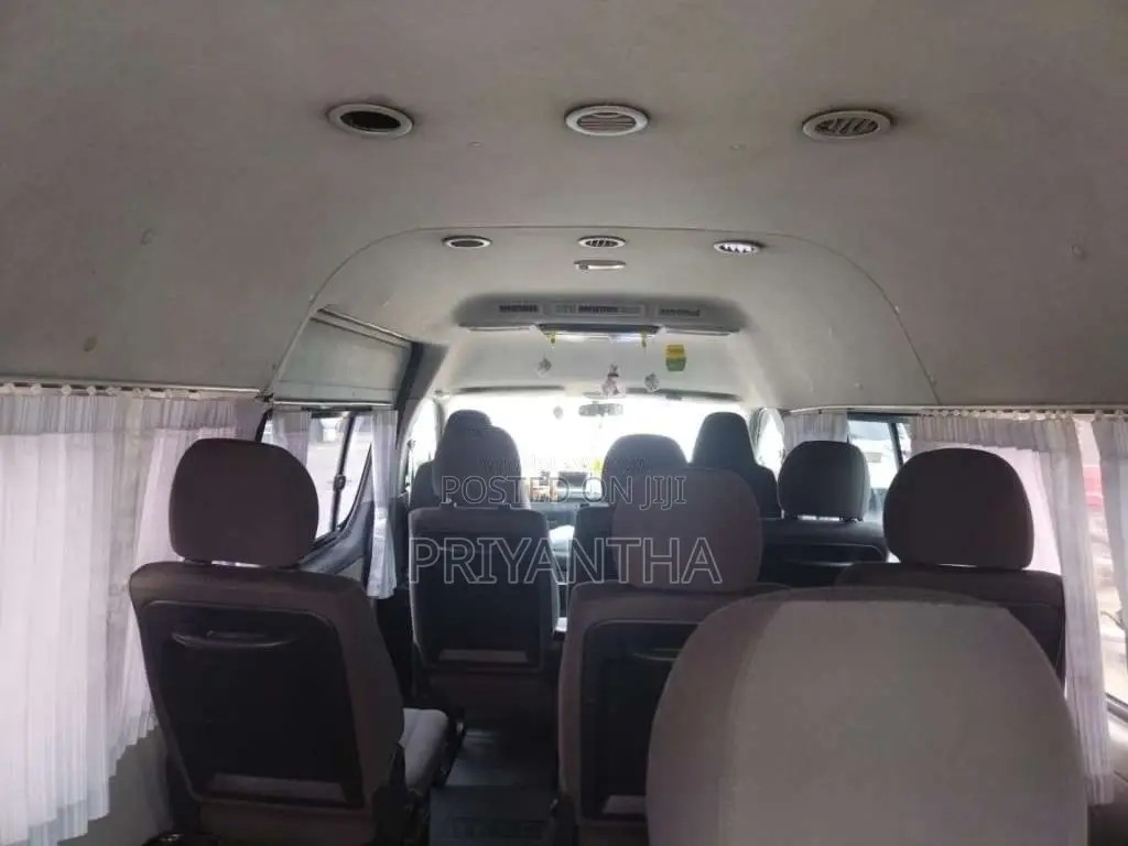 Toyota KDH 2010 Van (Used)