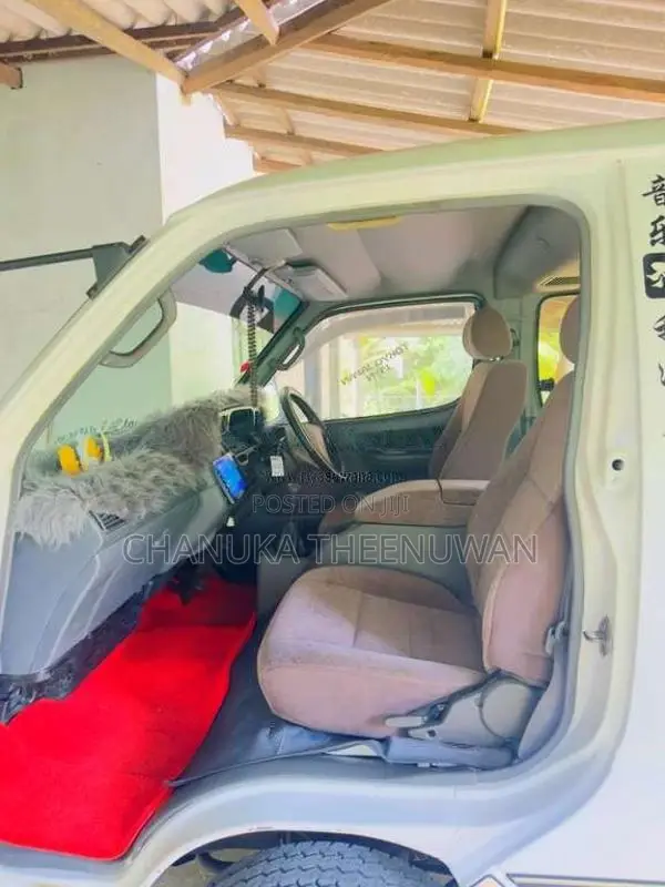 Toyota Dolphin 1992 Van (Used)