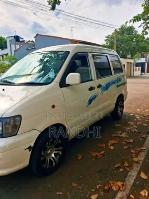 Toyota Noah 2000 Van (Used)