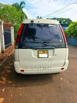 Toyota Noah 2000 Van (Used)