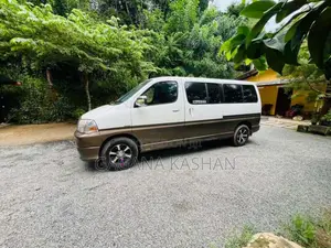 Toyota Grand Hiace 2006 Van (Used)
