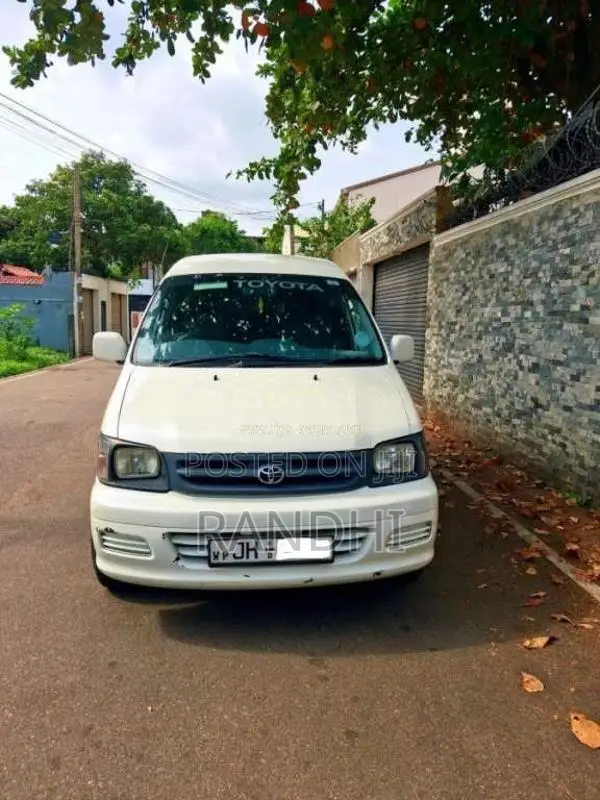 Toyota Noah 2000 Van (Used)