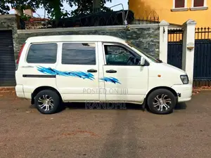 Toyota Noah 2000 Van (Used)