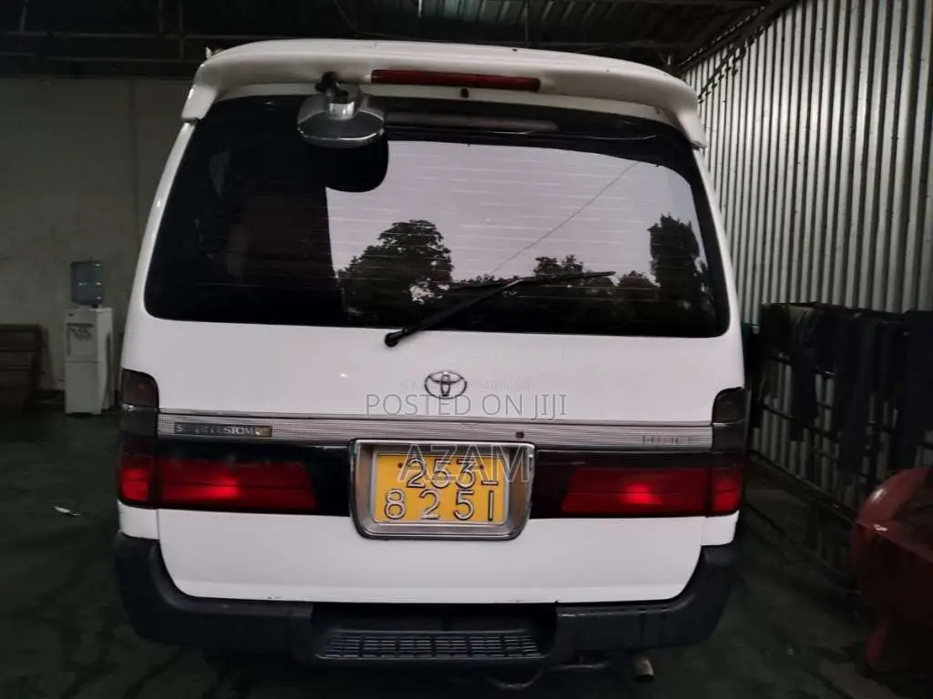 Toyota Dolphin 103 1999 Van (Used)