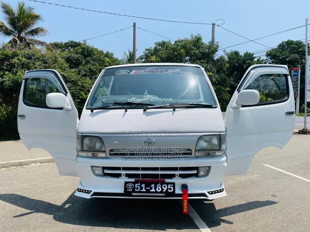 Toyota Dolphin 1990 Van (Used)