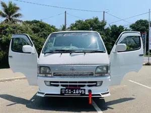 Toyota Dolphin 1990 Van (Used)