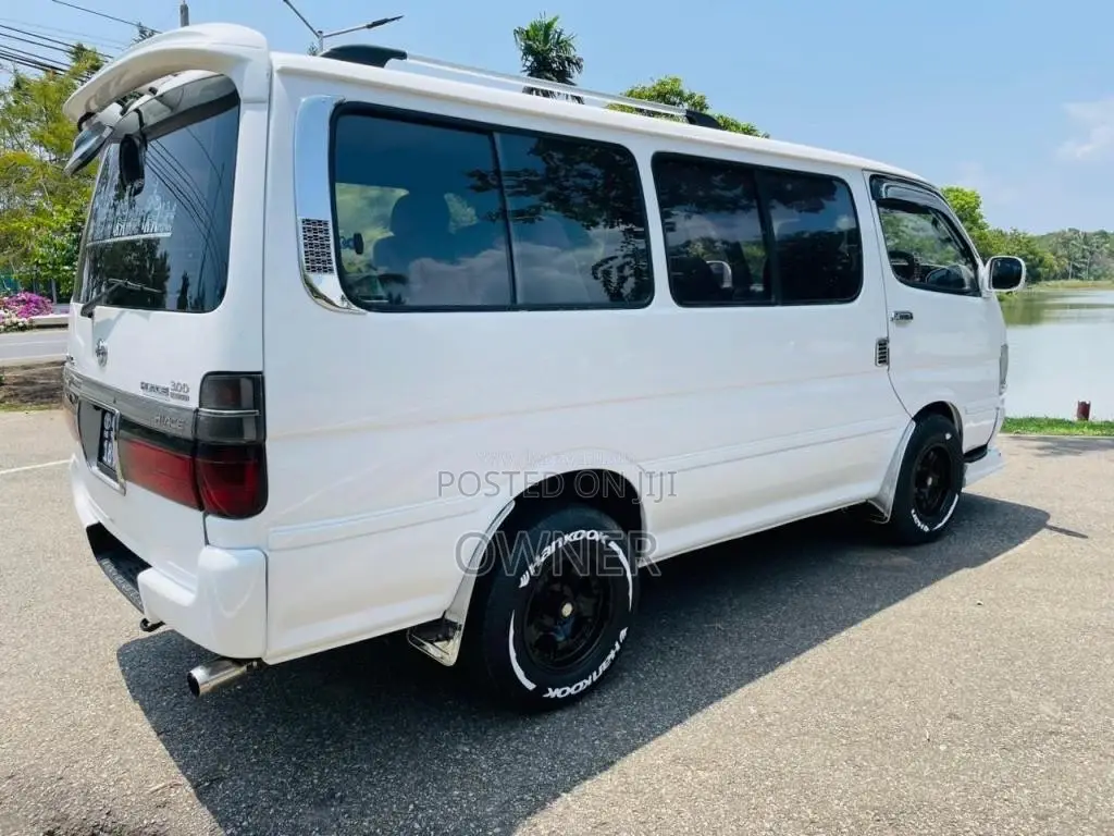 Toyota Dolphin 1990 Van (Used)