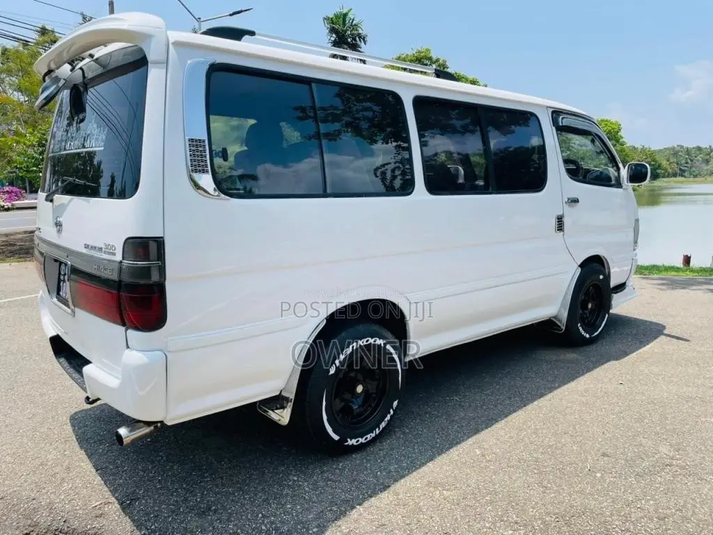 Toyota Dolphin 1990 Van (Used)