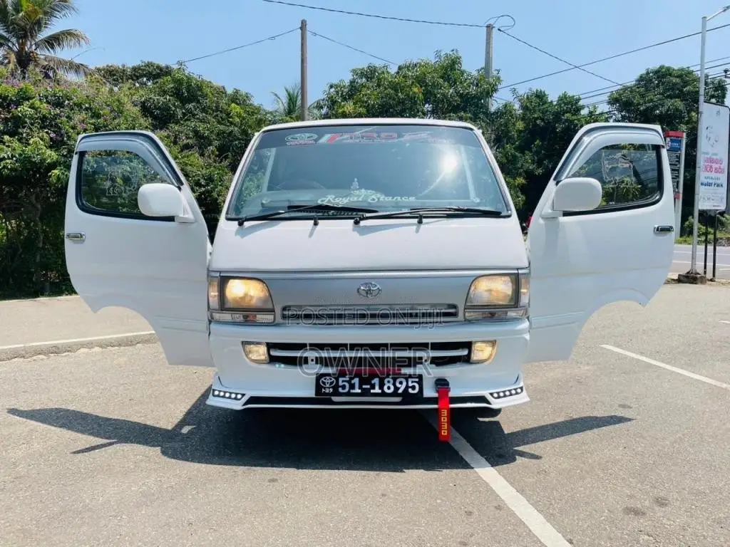 Toyota Dolphin 1990 Van (Used)