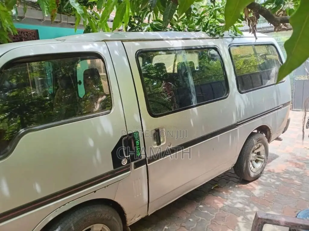 Isuzu Fargo 1995 Van (Used)