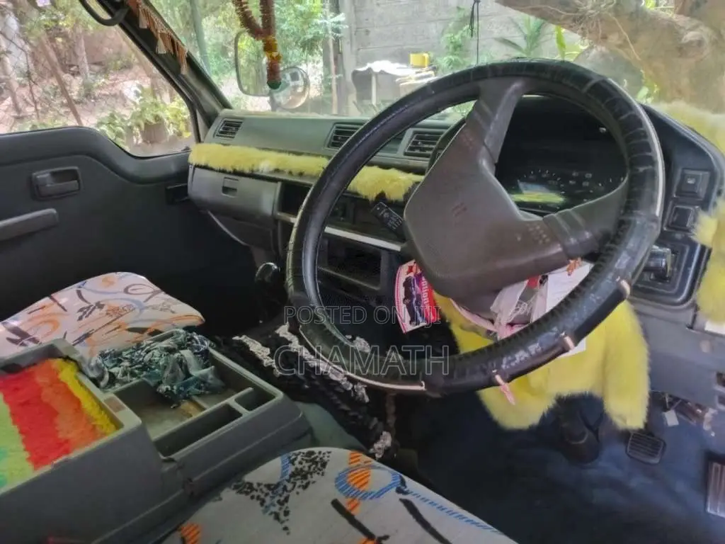 Isuzu Fargo 1995 Van (Used)