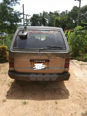 Toyota CR27 1989 Van (Used)