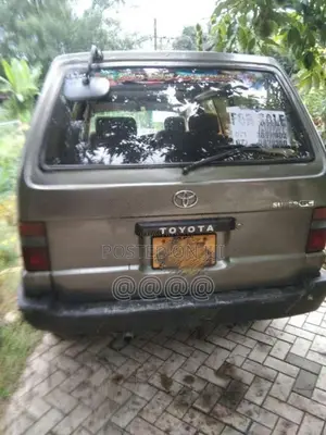 Toyota CR27 1989 Van (Used)