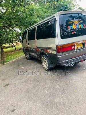 Nissan Caravan 2000 Van (Used)