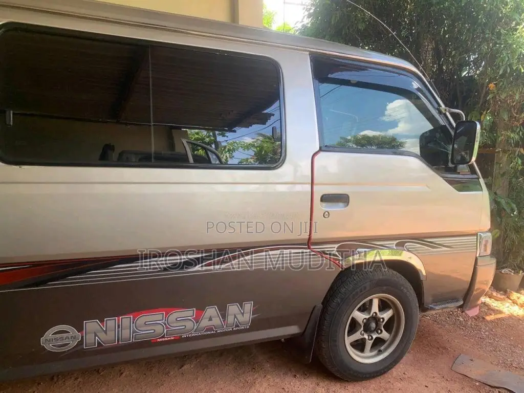 Nissan Caravan 2000 Van (Used)