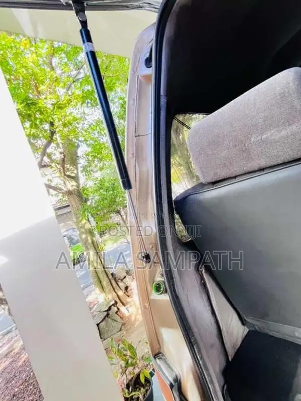 Nissan Caravan 1994 Van (Used)