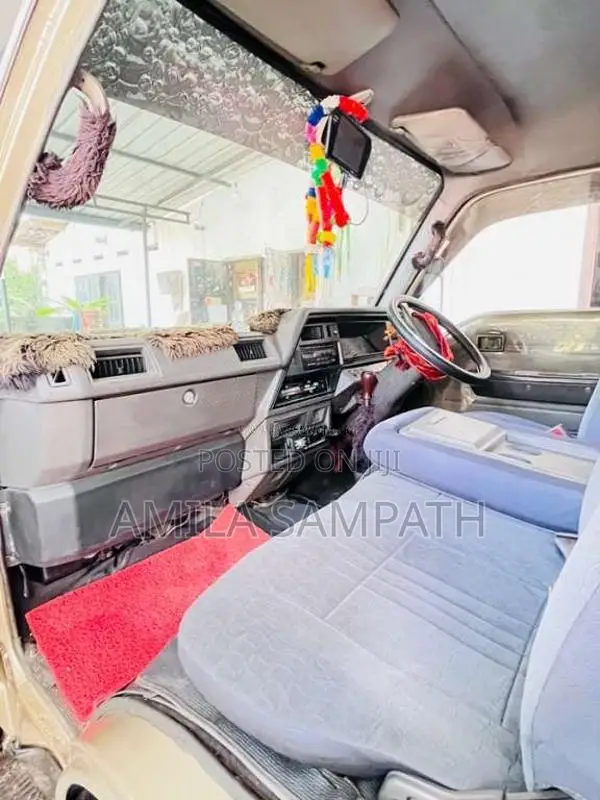 Nissan Caravan 1994 Van (Used)