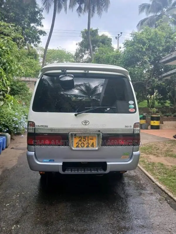 Toyota Dolphin 1994 Van (Used)