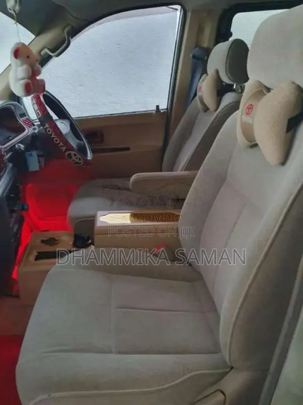 Toyota Noah 2001 Van (Used)
