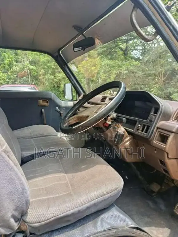 Isuzu Fargo 1985 Van (Used)
