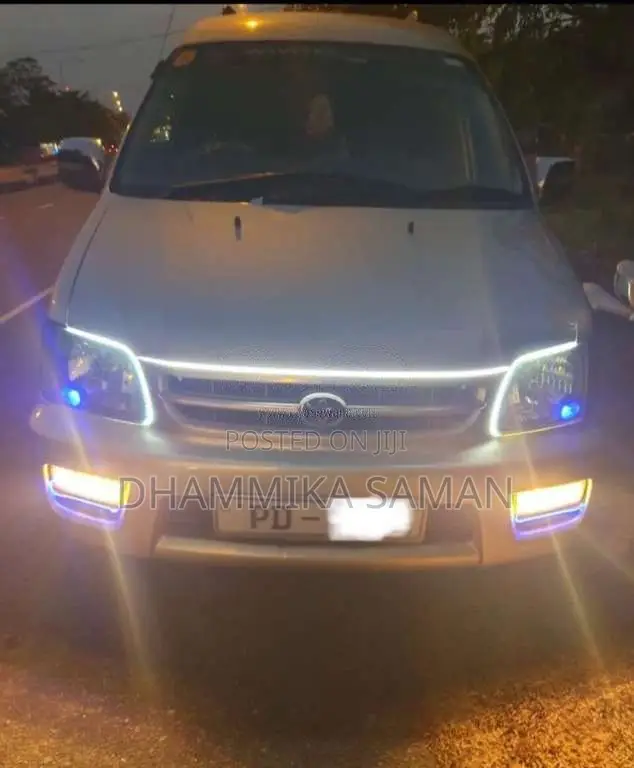 Toyota Noah 2001 Van (Used)