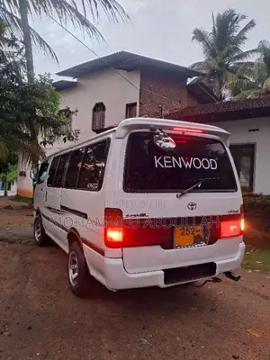 Toyota Dolphin 1993 Van (Used)