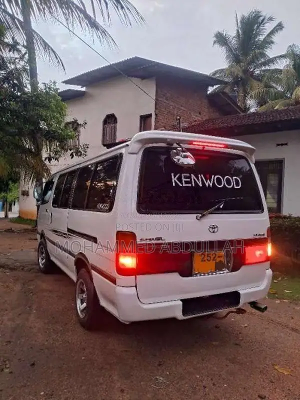 Toyota Dolphin 1993 Van (Used)