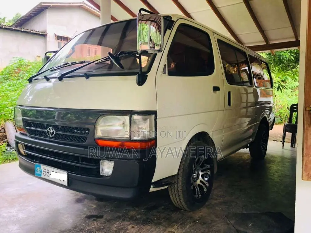 Toyota Dolphin 113 1992 Van (Used)