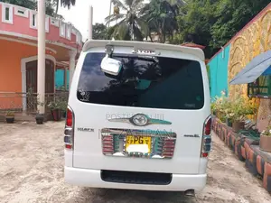 Toyota KDH 201 2012 Van (Used)