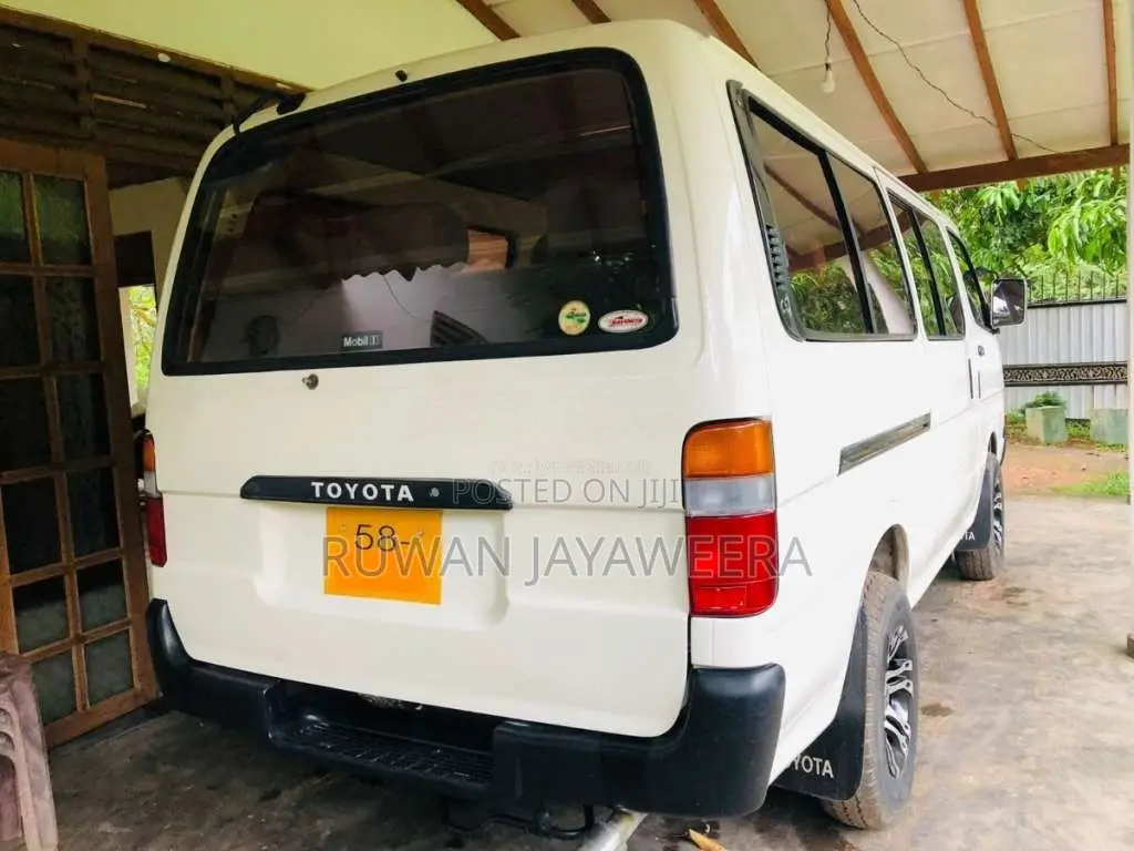 Toyota Dolphin 113 1992 Van (Used)