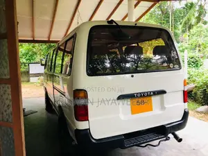 Toyota Dolphin 113 1992 Van (Used)