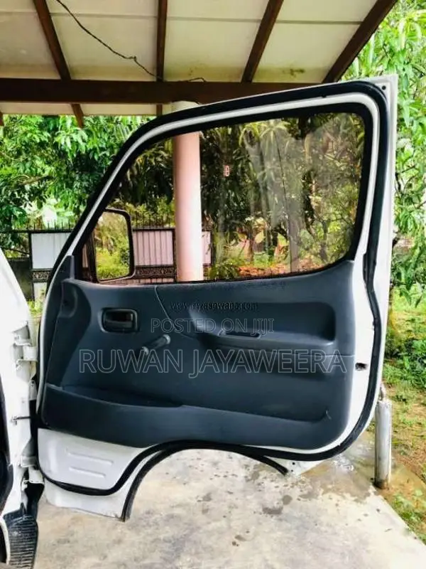 Toyota Dolphin 113 1992 Van (Used)