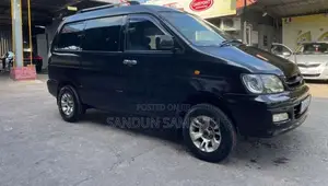 Toyota CR42 1999 Van (Used)