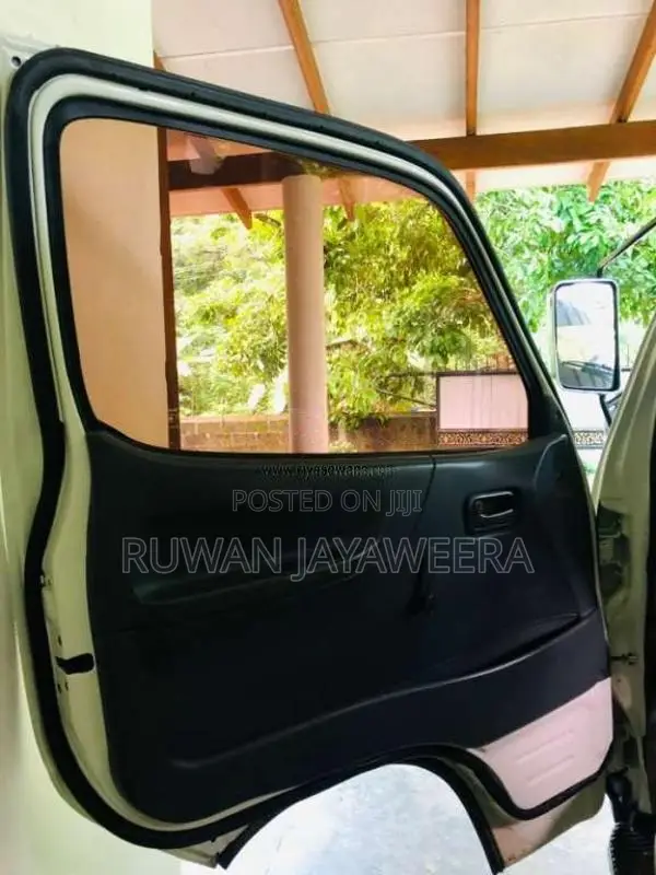 Toyota Dolphin 113 1992 Van (Used)
