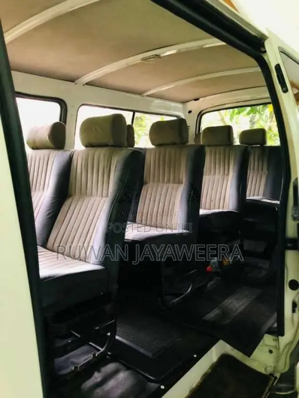 Toyota Dolphin 113 1992 Van (Used)