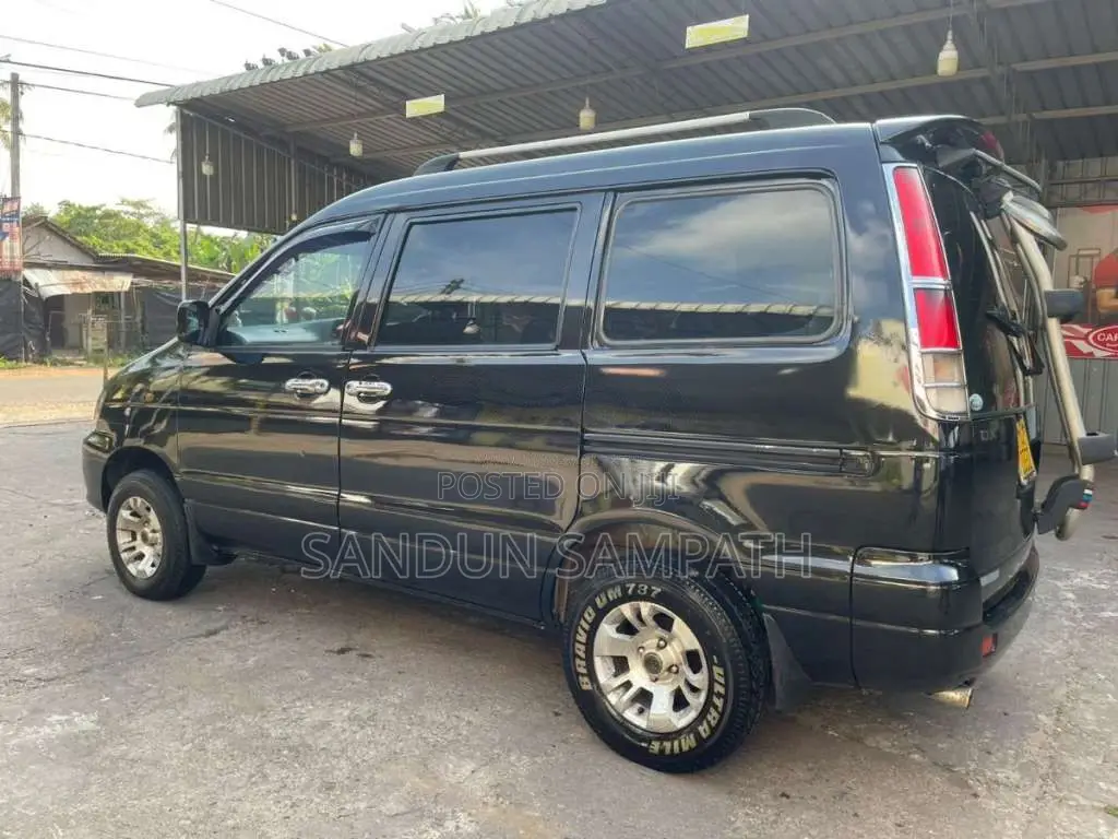 Toyota CR42 1999 Van (Used)