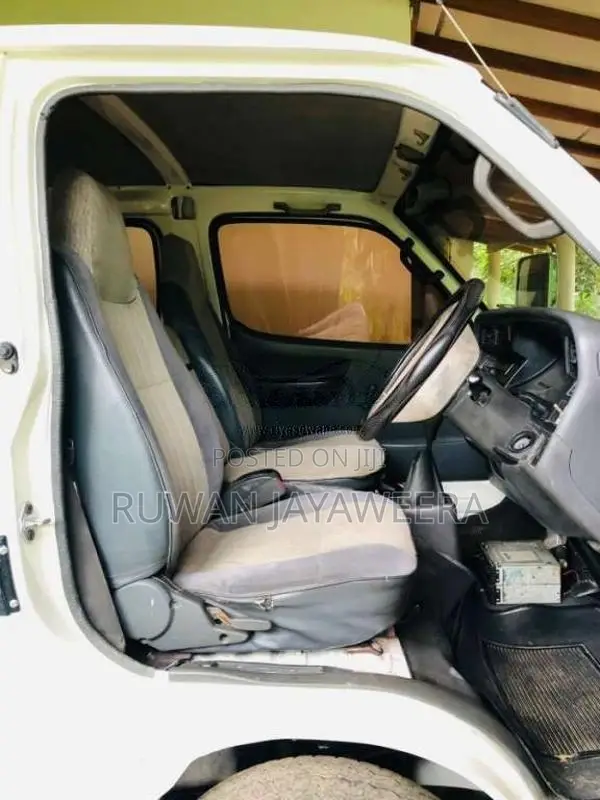 Toyota Dolphin 113 1992 Van (Used)