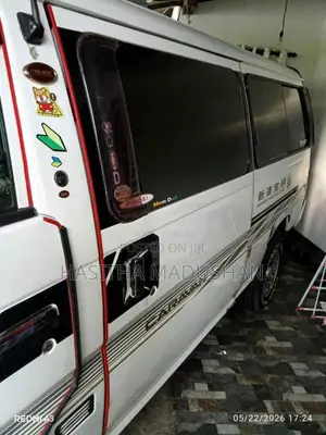 Nissan Caravan 1990 Van (Used)