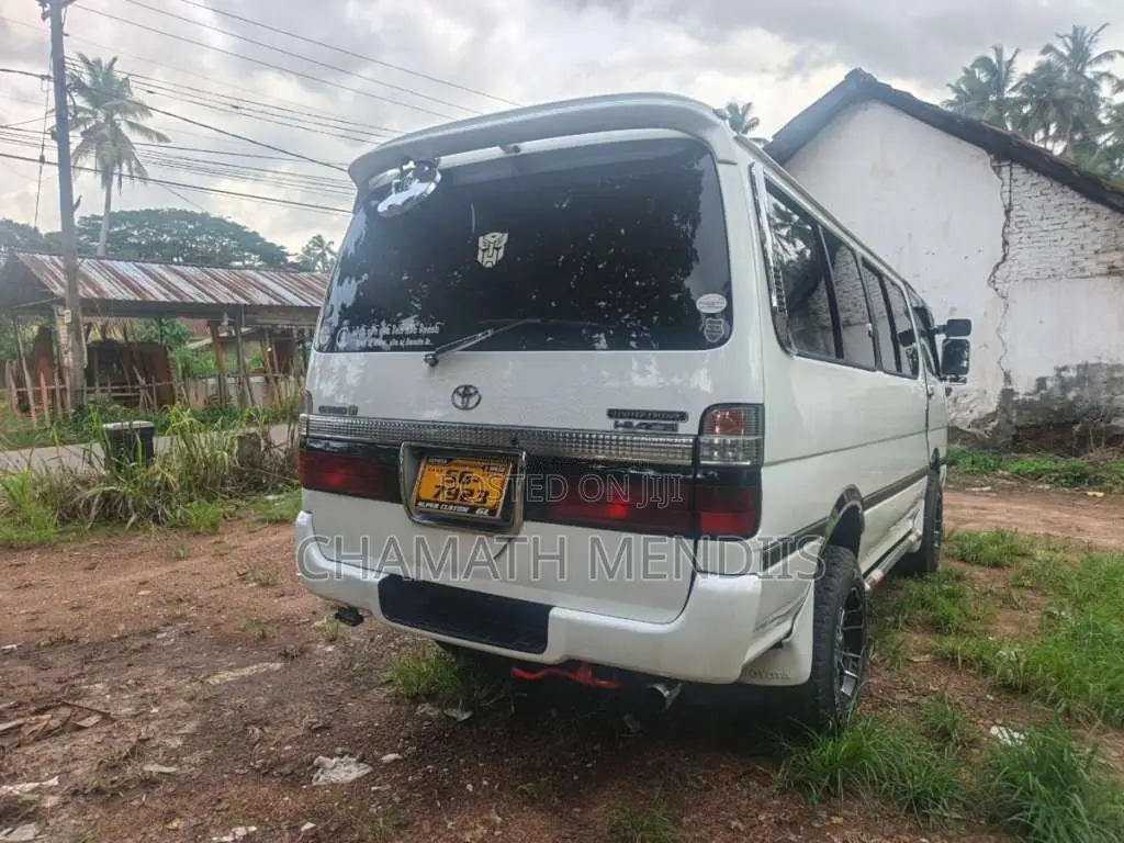 Toyota Dolphin 1990 Van (Used)