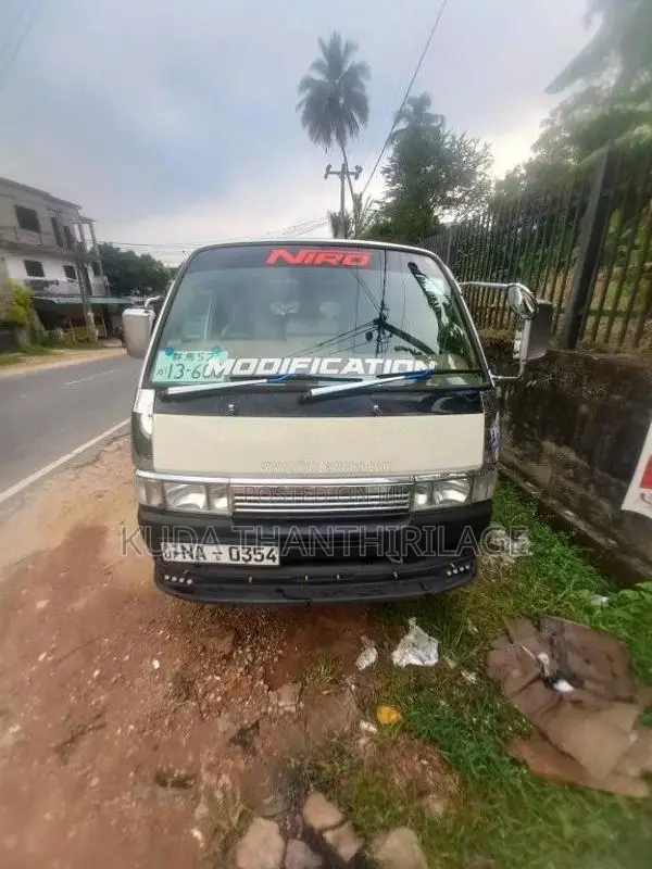 Nissan Caravan E24 2005 Van (Used)